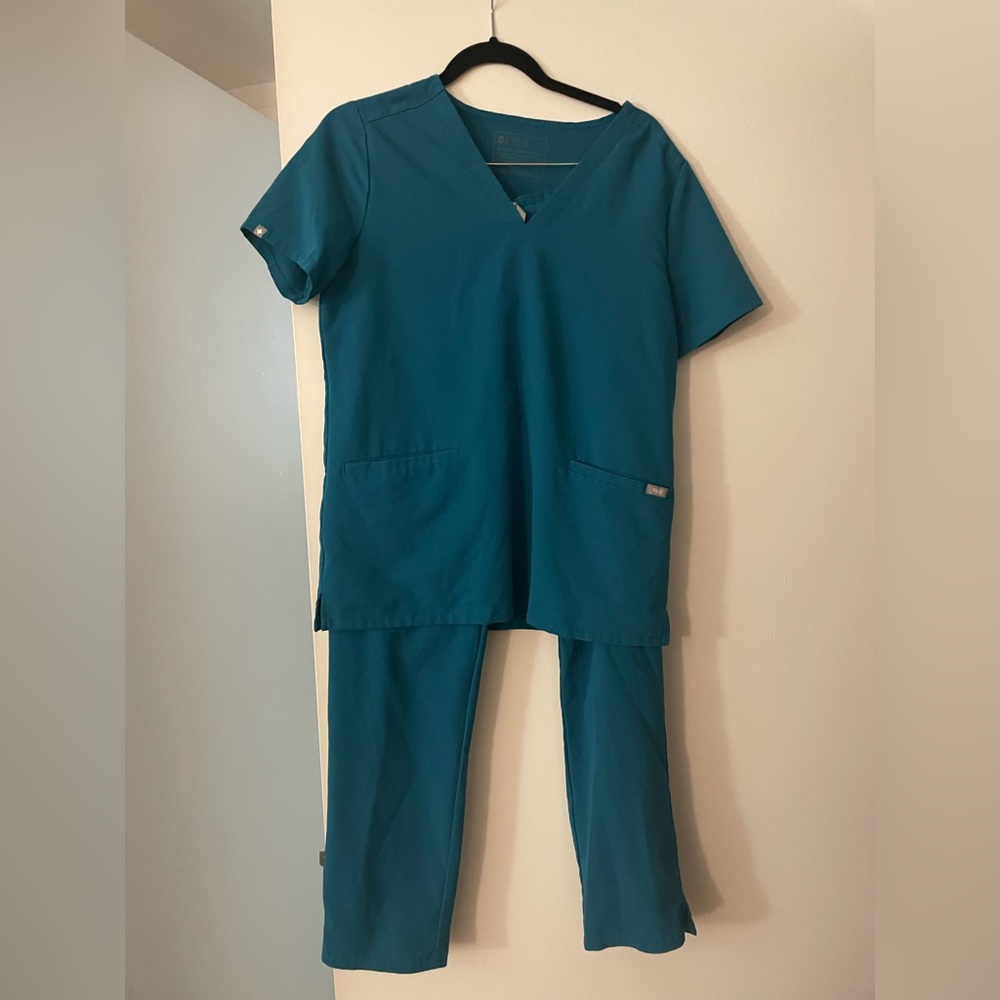 Figs Women Scrub medium Set in Pacific Blue